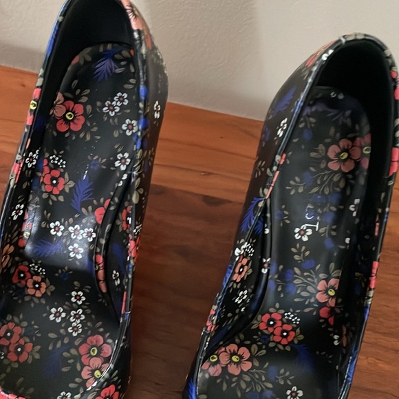 Nine West floral pointy pumps 9 - Picture 3 of 10